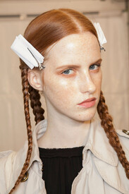 Viktor_Rolf_Spring_2013_Backstage_PTHTuinxen7x.jpg