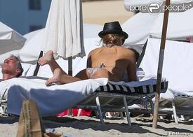 970785-natasha-poly-en-vacances-avec-sa-mere-620.jpg