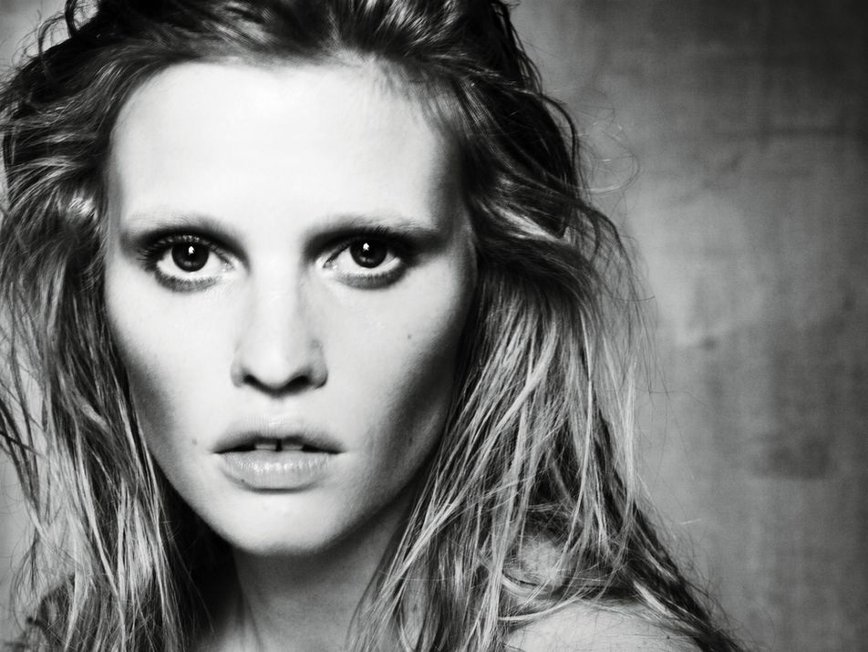 M magazine. Паоло Роверси. Lara Stone by Paolo Roversi.