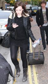 Tikipeter_Amy_Macdonald_outside_ITV_Studios_001.jpg