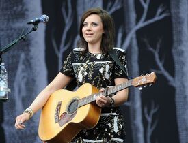 Tikipeter_Amy_Macdonald_V_Festival_Day_Two_003.jpg