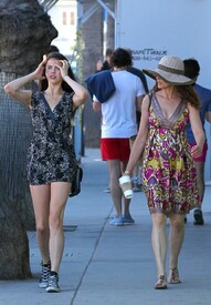 AndieMacDowell11042012OutwithSarahinVenice1.jpg