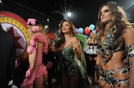 Models backstage at the 2012 Victoria's Secret Fashion Show in N.Y.C. 7.11.2012_14.jpg