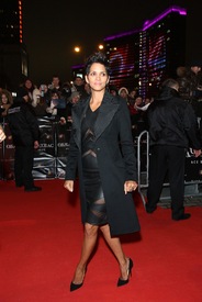 Halle Berry arrives at the premiere of her film ''Cloud Atlas'' in Moscow November 1.11.2012_04.jpg