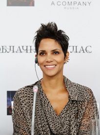 Halle Berry during a press conference for the premiere of Cloud Atlas in Moscow 2.11.2012_02.jpg