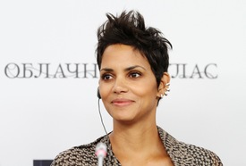 Halle Berry during a press conference for the premiere of Cloud Atlas in Moscow 2.11.2012_03.jpg