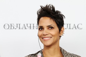 Halle Berry during a press conference for the premiere of Cloud Atlas in Moscow 2.11.2012_04.jpg