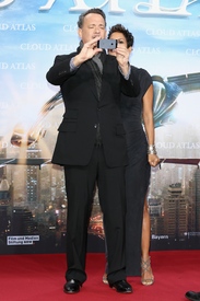 Halle Berry attends the premiere of Cloud Atlas in Berlin 5.11.2012_05.jpg