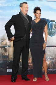 Halle Berry attends the premiere of Cloud Atlas in Berlin 5.11.2012_16.jpg