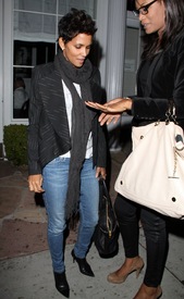 Halle Berry leaves Osteria Drago in West Hollywood 8.11.2012_06.jpg