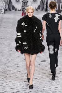 Viktor_Rolf_Fall_2013_b_Ufj_yxnwz_Dx.jpg