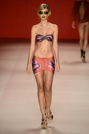 desfile-triya-fashionrio-verao2014-004.jpg
