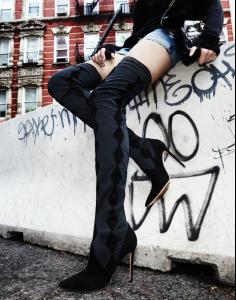 leg-up-by-bjarne-jonasson-for-interview-magazine-november-2013-3.jpg