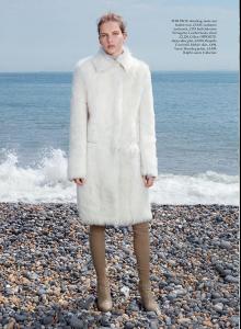 marique-schimmel-by-thomas-lohr-for-harpers-bazaar-uk-december-2013-2.jpg