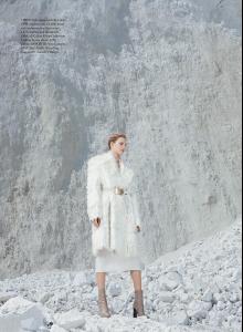 marique-schimmel-by-thomas-lohr-for-harpers-bazaar-uk-december-2013-1.jpg