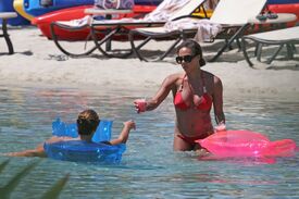 alex_morgan_and_sydney_leroux_in_bikinis_on_the_beach_in_hawaii_16.jpg