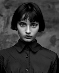 Camellia-Clouse-1998.-Paris-©Stephane-Coutelle-515x640.jpg