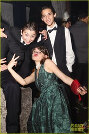 hailee-steinfeld-joey-king-olivia-holts-.jpg