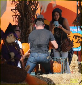 calvin-harris-aarika-wolf-pick-pumpkins-04.jpg