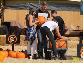 calvin-harris-aarika-wolf-pick-pumpkins-13.jpg