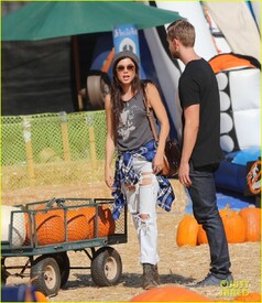 calvin-harris-aarika-wolf-pick-pumpkins-15.jpg