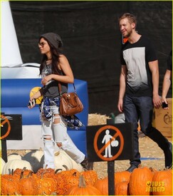 calvin-harris-aarika-wolf-pick-pumpkins-16.jpg