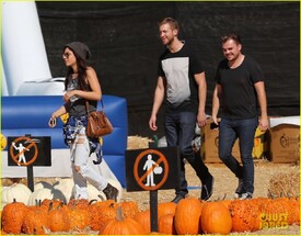 calvin-harris-aarika-wolf-pick-pumpkins-17.jpg