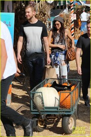 calvin-harris-aarika-wolf-pick-pumpkins-19.jpg