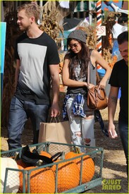 calvin-harris-aarika-wolf-pick-pumpkins-23.jpg