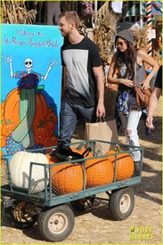 calvin-harris-aarika-wolf-pick-pumpkins-25.jpg