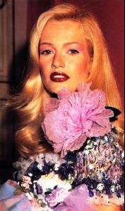 us_vogue_mar_1995_21.jpg