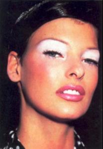 09_Photo_Roxanne_Lowit___Roger_Cabello_Models_Claudia_Schiffer___Linda_Evangelista_Makeup__Linda__Fran_ois_Nars - Copie.jpg