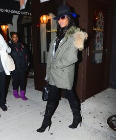 Naomi Campbell leaves Sant Ambroeus SoHo 7.11.2014_02.jpg