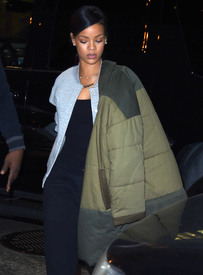 Rihanna (2).jpg