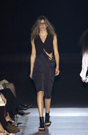Ann Demeulemeester Spring 2003 PamVlWvYtwtx.jpg