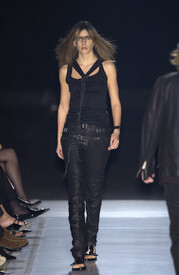 Ann Demeulemeester Spring 2003 Yro3SobUvyFx.jpg