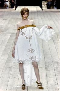 ALEXANDER-MCQUEEN-SPRING-1999-RTW-72-COLETTE-PECHEKHONOVA.jpg