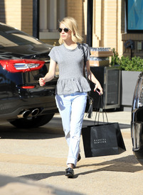 Emma Roberts out shopping at Barneys New York_17.jpg