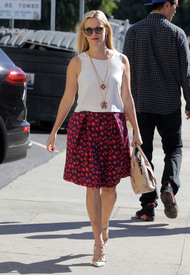 Reese Witherspoon is seen running errands in a Floral Print_04.jpg