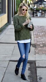 emma-roberts-out-in-los-angeles-11-03-2015_6.jpg
