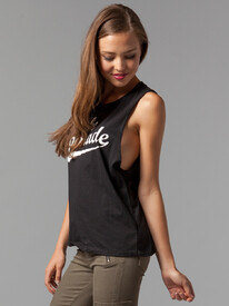 Muscle-Tank-Babe-Parade-Side_34634dc3-2d62-43aa-8f07-033410b927c4.jpg