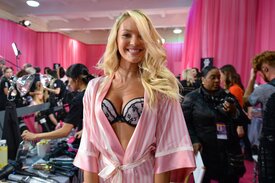 1011023521700_07_Candice Swanepoel at the 2015 Victoria's Secret Fashion Show_04.jpg