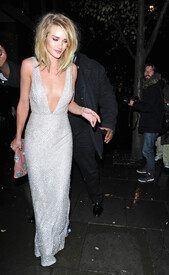 Rosie_Huntington_Whiteley_10.jpg