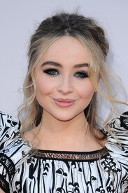 Sabrina_Carpenter_19.jpg