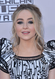 Sabrina_Carpenter_31.jpg