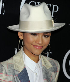 Zendaya__1_.jpg