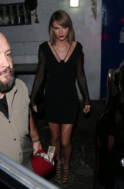 TaylorSwift110215_19.jpg