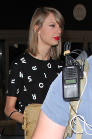 tswift131115BZNimage17.jpg