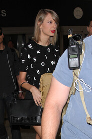 tswift131115BZNimage20.jpg