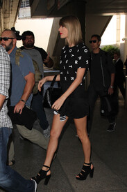 tswift131115BZNimage21.jpg